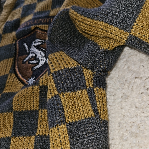 Harry Potter Hufflepuff Checkered Cardigan Sweater Small - Picture 11 of 16